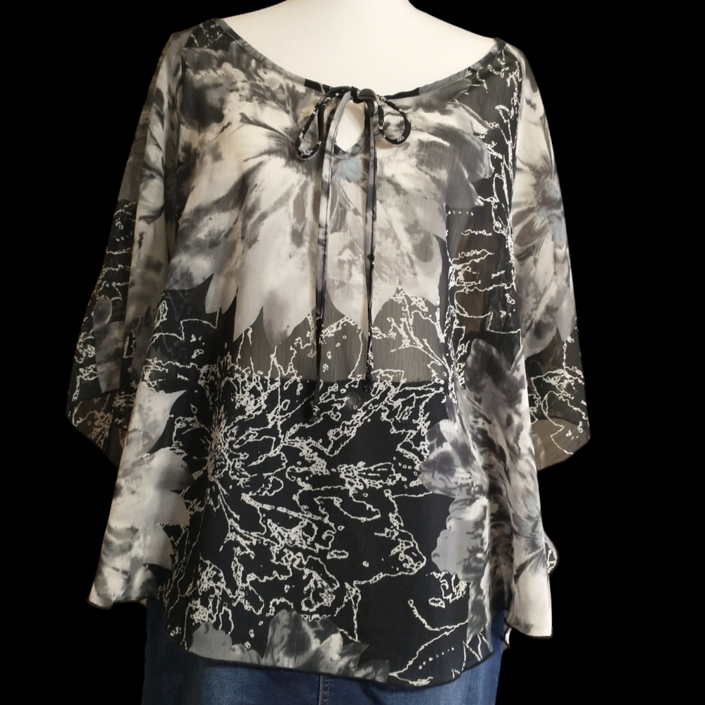 Pleione Black and Gray Floral Women's Top